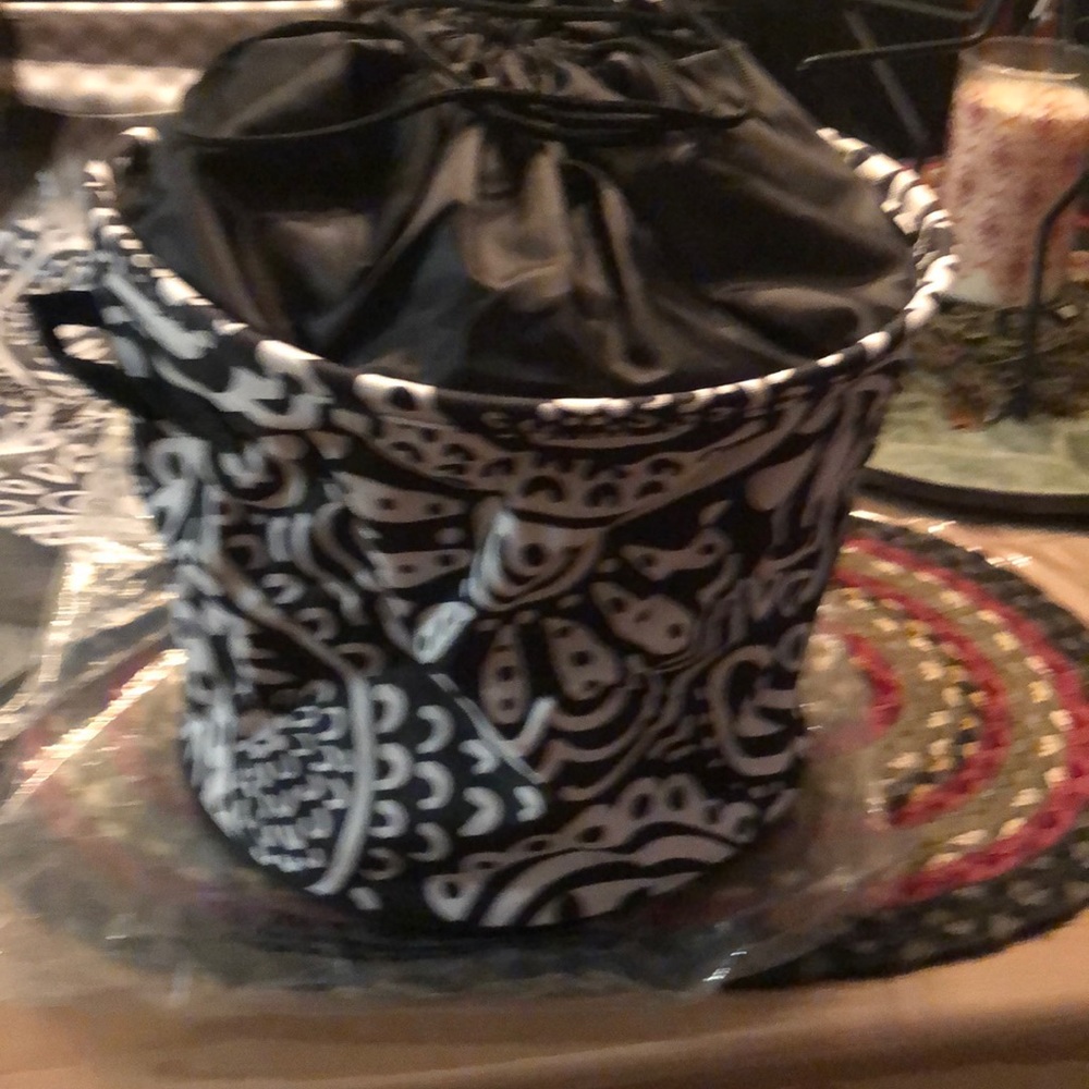 Cinch- top bin